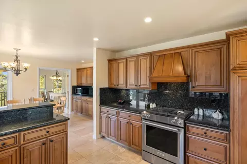 Kitchen - 397 Corral De Tierra Rd B, Salinas, CA 93908 photo 6 of 8