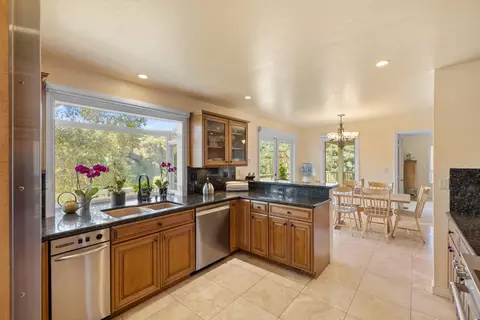 Kitchen - 397 Corral De Tierra Rd B, Salinas, CA 93908 photo 5 of 8