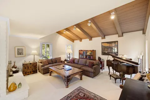 Living - 397 Corral De Tierra Rd B, Salinas, CA 93908 photo 2 of 6
