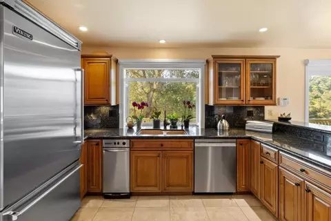 Kitchen - 397 Corral De Tierra Rd B, Salinas, CA 93908 photo 3 of 8