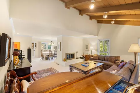 Living - 397 Corral De Tierra Rd B, Salinas, CA 93908 photo 4 of 6