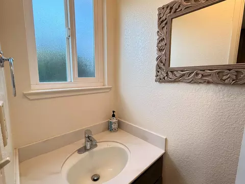 Bath - 12911 Barkley Dr, Salinas, CA 93906 photo 1 of 3