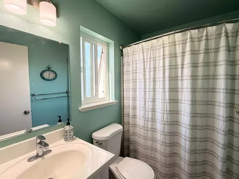 Bath - 12911 Barkley Dr, Salinas, CA 93906 photo 3 of 3