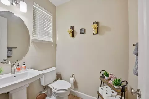 Bath - 56 Regency Pl, Hayward, CA 94544 photo 3 of 3