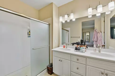 Bath - 56 Regency Pl, Hayward, CA 94544 photo 1 of 3