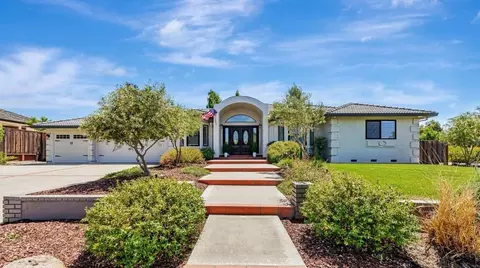 640 S Ridgemark Dr, Hollister, CA 95023
