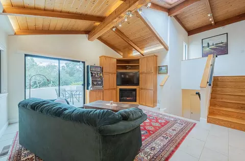 Living - 25207 Casiano Dr, Salinas, CA 93908 photo 4 of 6