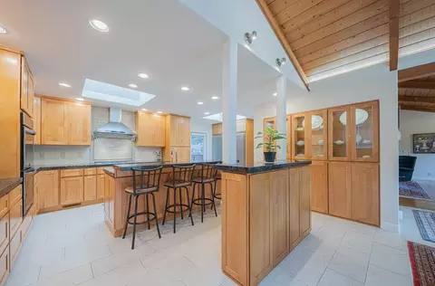 Kitchen - 25207 Casiano Dr, Salinas, CA 93908 photo 4 of 5