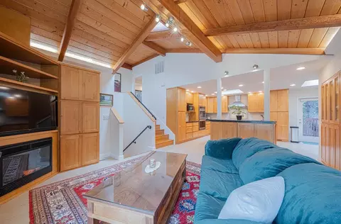 Living - 25207 Casiano Dr, Salinas, CA 93908 photo 6 of 6