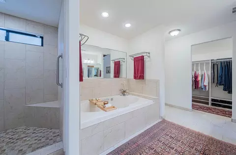 Bath - 25207 Casiano Dr, Salinas, CA 93908 photo 3 of 6