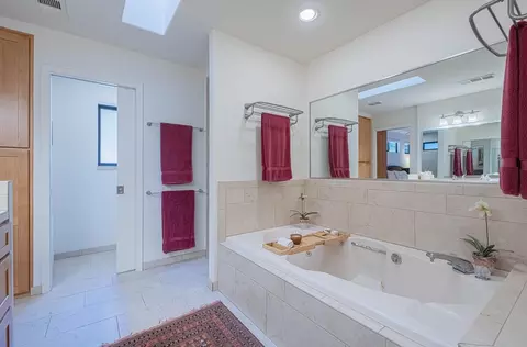 Bath - 25207 Casiano Dr, Salinas, CA 93908 photo 2 of 6