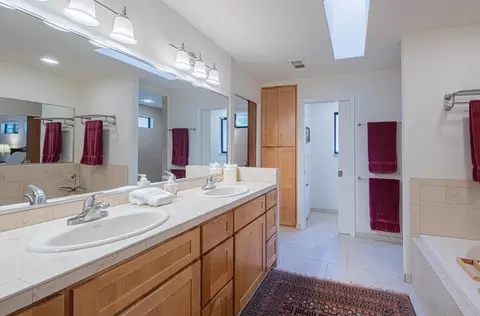 Bath - 25207 Casiano Dr, Salinas, CA 93908 photo 1 of 6