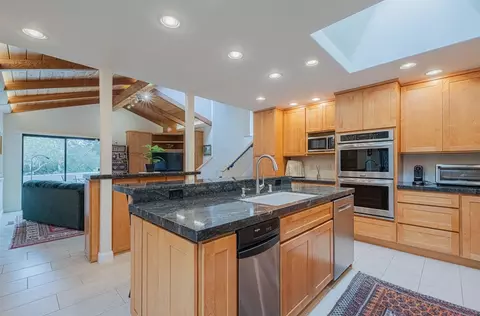 Kitchen - 25207 Casiano Dr, Salinas, CA 93908 photo 3 of 5