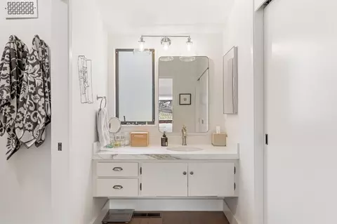 Bath - 1633 Sonado Rd, Pebble Beach, CA 93953 photo 2 of 5