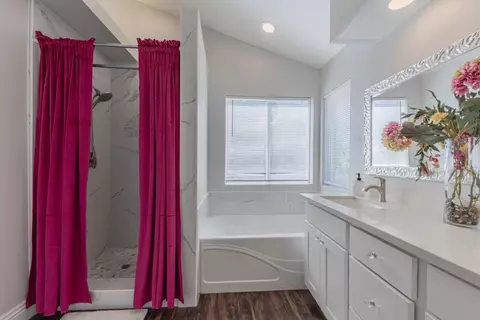 Bath - 25215 Azalea Ct, Salinas, CA 93908 photo 2 of 6