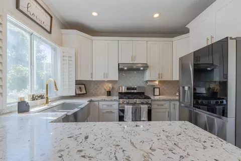 Kitchen - 25215 Azalea Ct, Salinas, CA 93908 photo 2 of 4