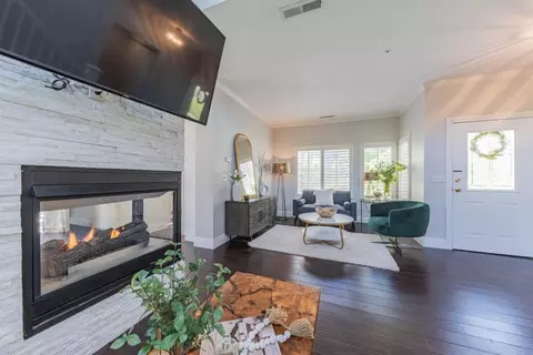 Living - 25215 Azalea Ct, Salinas, CA 93908 photo 2 of 2