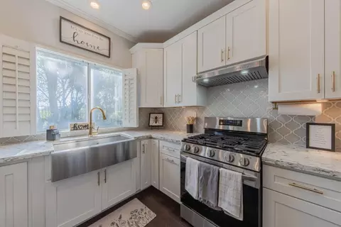 Kitchen - 25215 Azalea Ct, Salinas, CA 93908 photo 3 of 4
