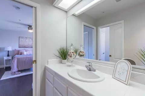 Bath - 25215 Azalea Ct, Salinas, CA 93908 photo 4 of 6