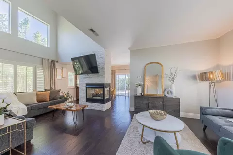 Living - 25215 Azalea Ct, Salinas, CA 93908 photo 1 of 2