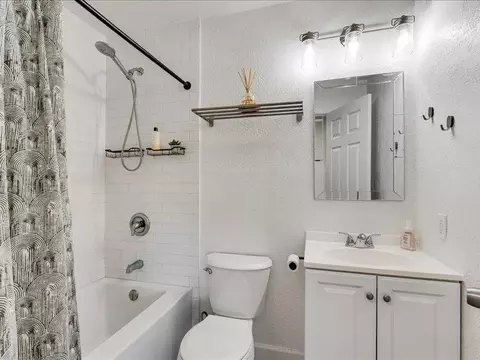 Bath - 4475 Diamond St 3, Capitola, CA 95010 photo 1 of 1