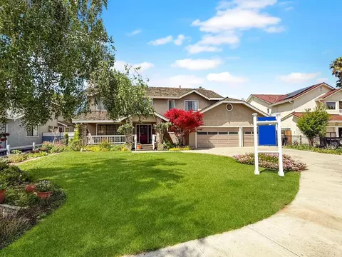 1800 Nora Dr, Hollister, CA 95023