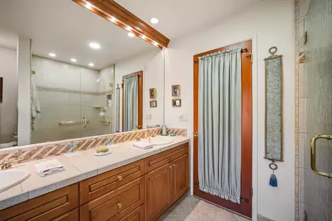 Bath - 2911 Colton Rd, Pebble Beach, CA 93953 photo 6 of 7