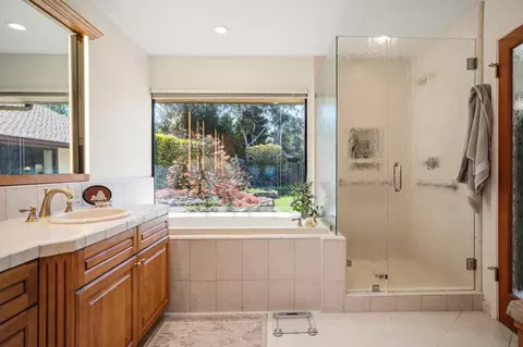 Bath - 2911 Colton Rd, Pebble Beach, CA 93953 photo 4 of 7
