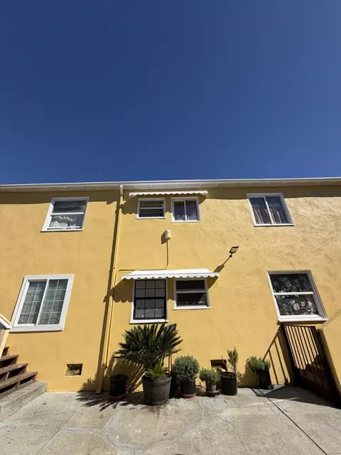 23 Peroly Ct, Oakland, CA 94601