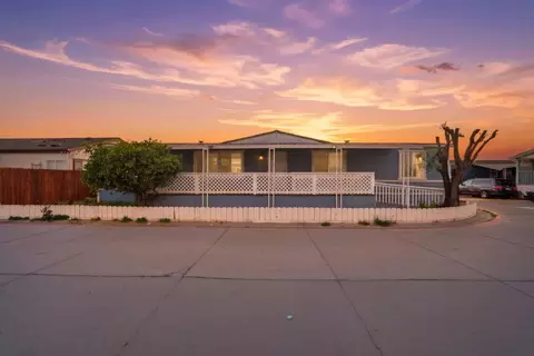 174 Redwood Dr 174, Hollister, CA 95023