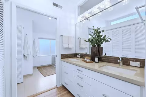 Bath - 2524 Sun Mor Ave, Mountain View, CA 94040 photo 2 of 4