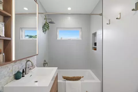 Bath - 14 Cragmont Ct, Pacifica, CA 94044 photo 1 of 3