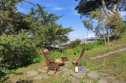 Exterior - 14 Cragmont Ct, Pacifica, CA 94044 photo 4 of 15