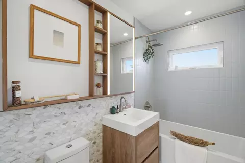 Bath - 14 Cragmont Ct, Pacifica, CA 94044 photo 2 of 3