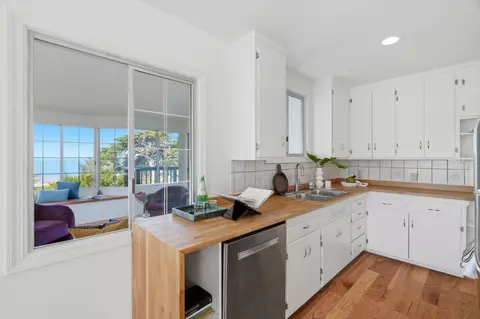 Kitchen - 14 Cragmont Ct, Pacifica, CA 94044 photo 4 of 5