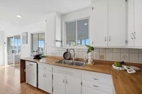 Kitchen - 14 Cragmont Ct, Pacifica, CA 94044 photo 3 of 5