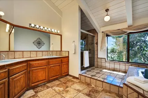 Bath - 3465 Susie Ln, Gilroy, CA 95020 photo 8 of 8