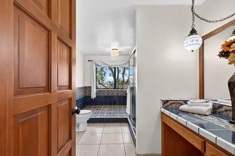 Bath - 3465 Susie Ln, Gilroy, CA 95020 photo 3 of 8