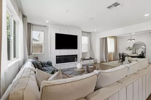 Living - 2481 Apple Tree Way, Gilroy, CA 95020 photo 1 of 2