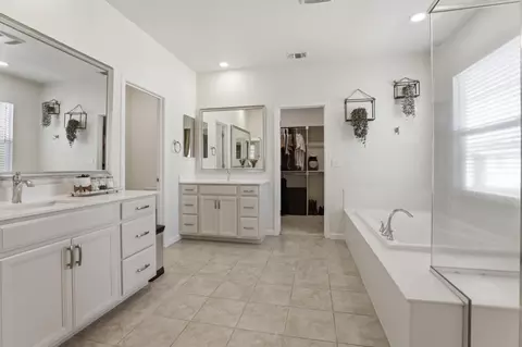 Bath - 2481 Apple Tree Way, Gilroy, CA 95020 photo 1 of 5
