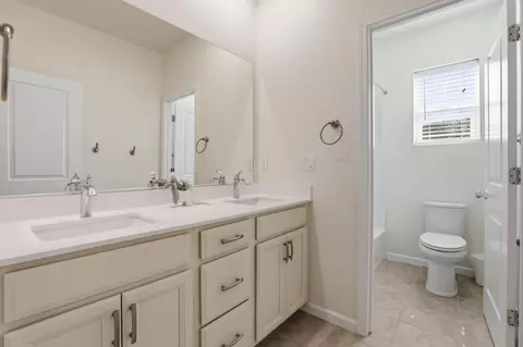 Bath - 2481 Apple Tree Way, Gilroy, CA 95020 photo 5 of 5