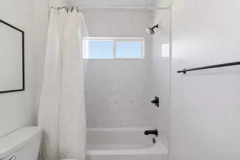 Bath - 538 Dean St, Hayward, CA 94541 photo 4 of 4