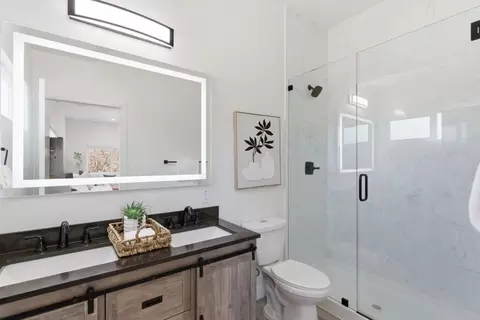 Bath - 538 Dean St, Hayward, CA 94541 photo 2 of 4