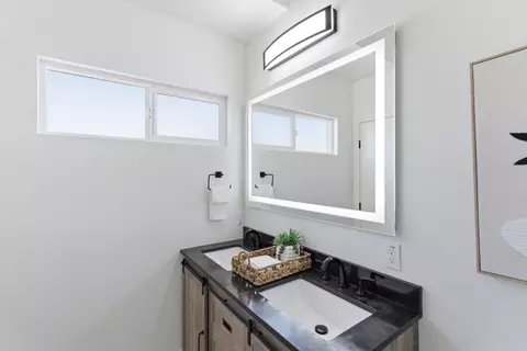 Bath - 538 Dean St, Hayward, CA 94541 photo 3 of 4