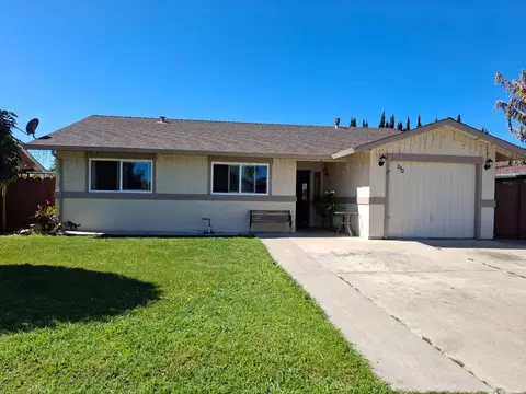 250 Gonzalez Dr, Hollister, CA 95023