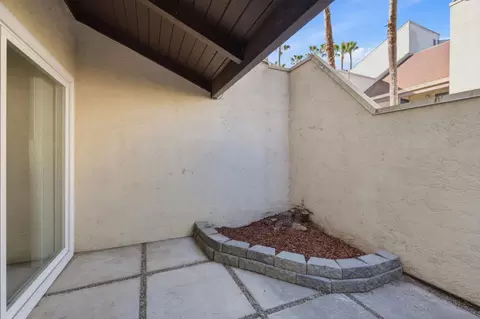Exterior - 1660 Laguna St D, Concord, CA 94520 photo 2 of 10