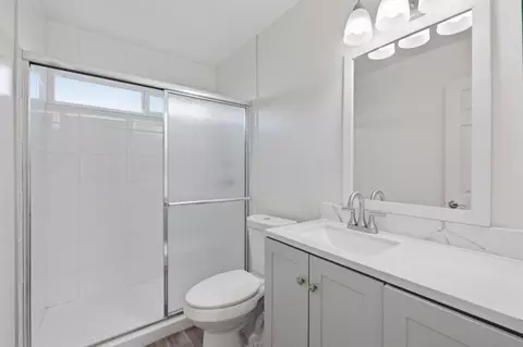 Bath - 1660 Laguna St D, Concord, CA 94520 photo 1 of 1
