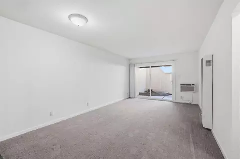 Living - 1660 Laguna St D, Concord, CA 94520 photo 3 of 4