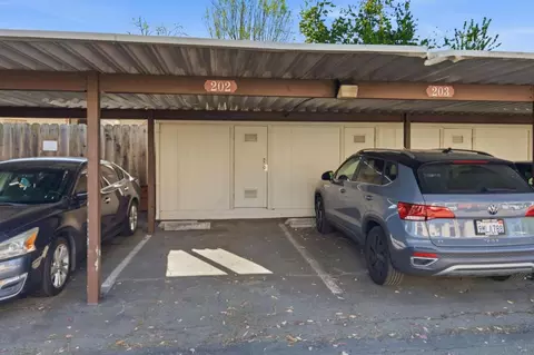 Exterior - 1660 Laguna St D, Concord, CA 94520 photo 5 of 10