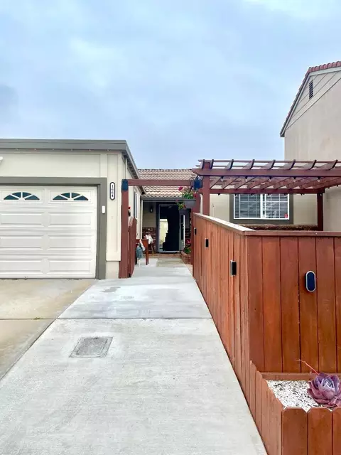 1664 Seville St, Salinas, CA 93906